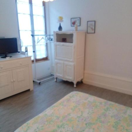 Vieux-Cognac, Chambre Avec Sa Salle De Bain Privative Exterior foto