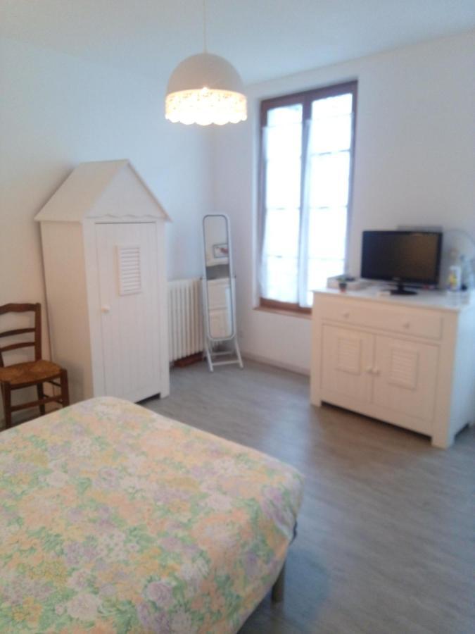 Vieux-Cognac, Chambre Avec Sa Salle De Bain Privative Exterior foto